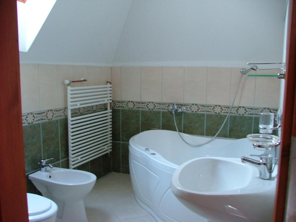 Hotel Szarvas Panzio Erdőbénye Zimmer foto