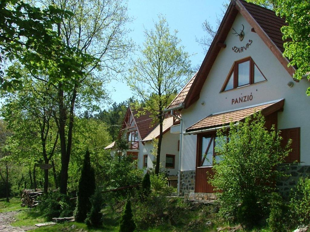 Hotel Szarvas Panzio Erdőbénye Exterior foto